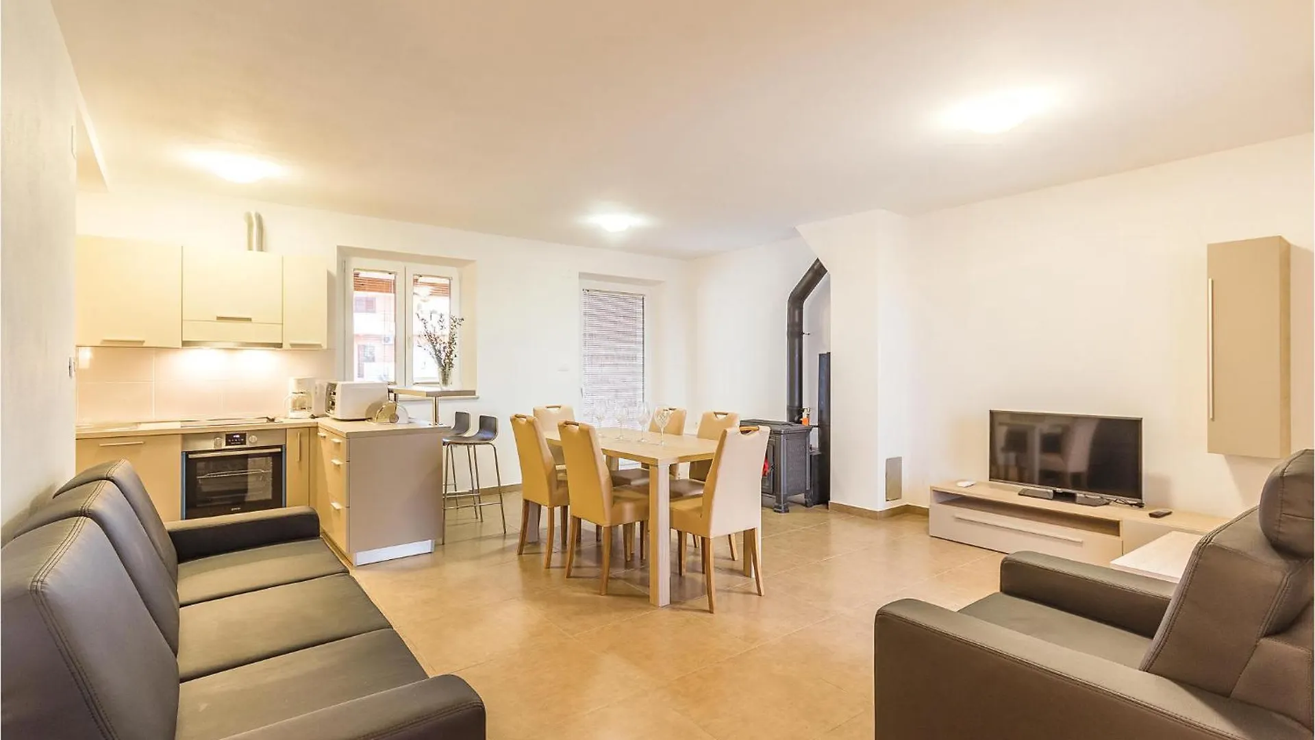 Dom wakacyjny Cozy Home In Bratulici With Kitchen Hreljići