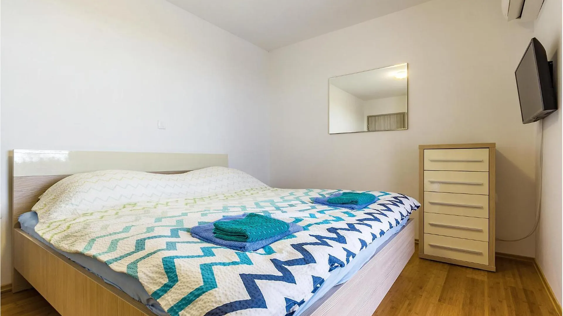 Dom wakacyjny Cozy Home In Bratulici With Kitchen Hreljići
